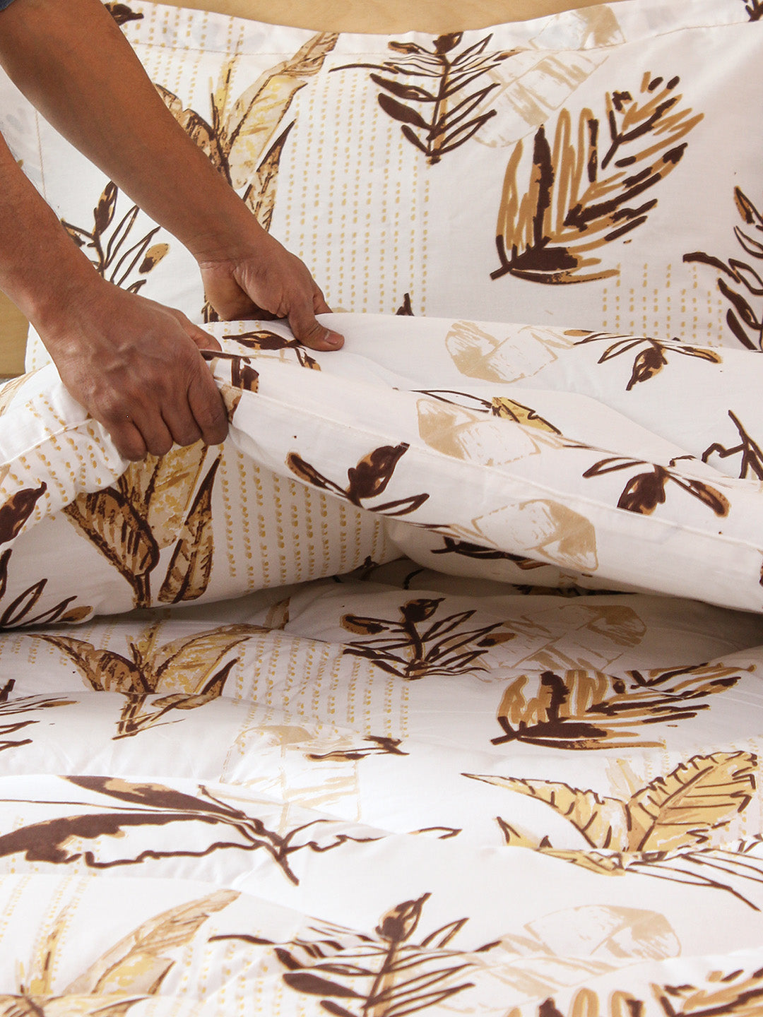 Vanam Comforter Brown