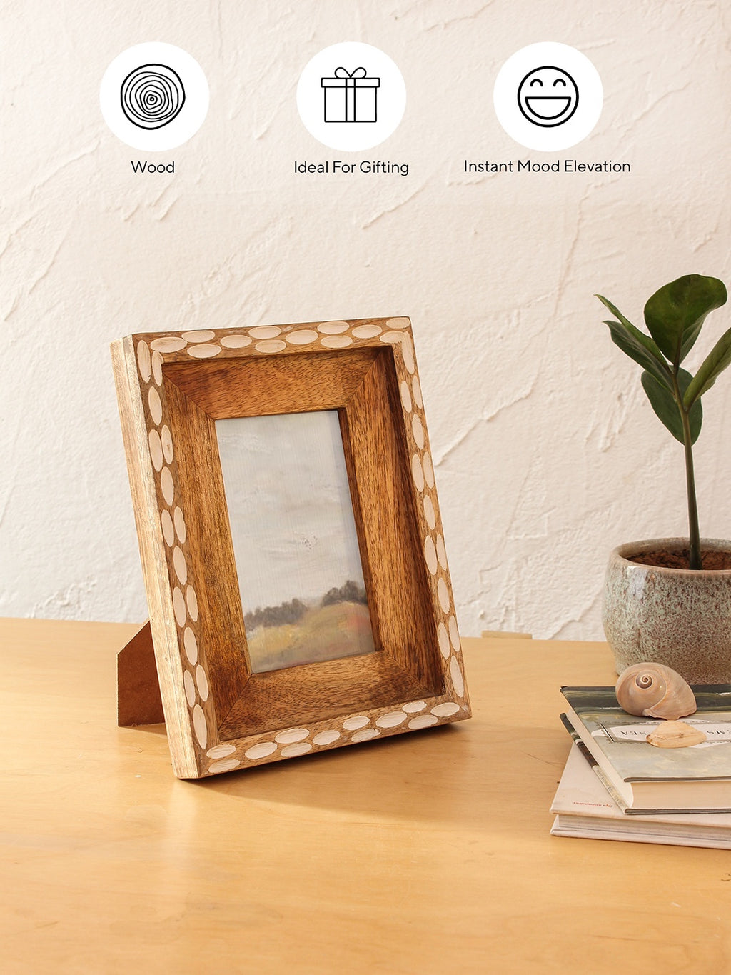 Sandakphu Photoframe & Karakoram Throw Gift Box (Multi)